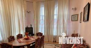 Дом 293м&sup2;, 3-этажный, участок 4 сот.  