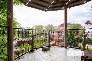 Дом 500м&sup2;, 3-этажный, участок 10 сот.  