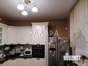 Дом 220м², 2-этажный, участок 6 сот.  
