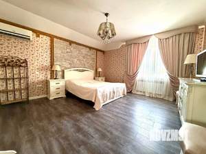 Дом 260м&sup2;, 3-этажный, участок 7 сот.  