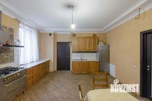Дом 380м², 2-этажный, участок 5 сот.  