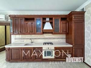 Дом 200м&sup2;, 3-этажный, участок 3 сот.  