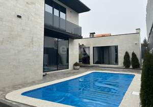 Дом 250м&sup2;, 3-этажный, участок 8 сот.  