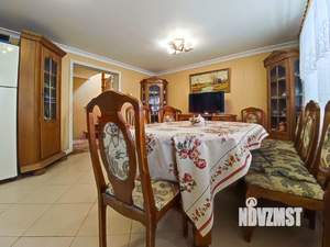 Дом 304м&sup2;, 2-этажный, участок 6 сот.  