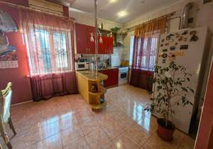 Дом 404м&sup2;, 2-этажный, участок 647 сот.  