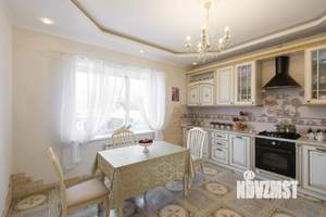 Дом 200м², 2-этажный, участок 303 сот.  