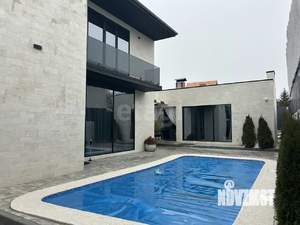 Дом 250м&sup2;, 3-этажный, участок 8 сот.  