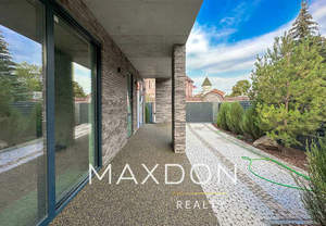 Дом 220м&sup2;, 2-этажный, участок 5 сот.  