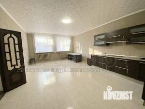 Дом 220м&sup2;, 2-этажный, участок 3 сот.  