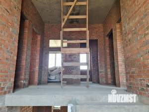 Дом 289м&sup2;, 2-этажный, участок 4 сот.  