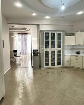 Дом 550м&sup2;, 3-этажный, участок 1032 сот.  