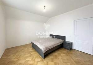 Дом 242м&sup2;, 3-этажный, участок 6 сот.  