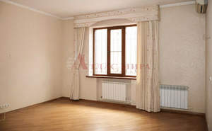 Дом 301м&sup2;, 2-этажный, участок 4 сот.  