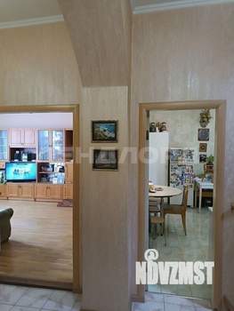 Дом 180м&sup2;, 2-этажный, участок 4 сот.  