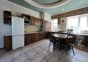 Дом 200м&sup2;, 3-этажный, участок 2 сот.  