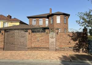 Дом 345м², 3-этажный, участок 4 сот.  