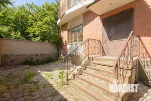 Дом 176м², 2-этажный, участок 1 сот.  