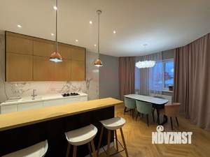 Дом 330м², 3-этажный, участок 6 сот.  