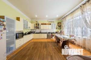 Коттедж 246м², 2-этажный, участок 3 сот.  