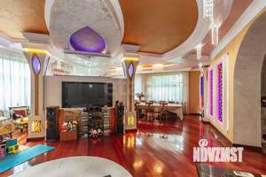 Дом 940м&sup2;, 3-этажный, участок 6 сот.  