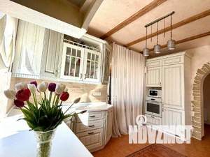 Дом 260м&sup2;, 3-этажный, участок 7 сот.  