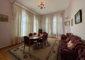 Дом 293м&sup2;, 3-этажный, участок 4 сот.  