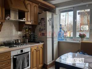 Дом 300м&sup2;, 3-этажный, участок 380 сот.  