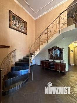 Дом 375м², 3-этажный, участок 6 сот.  