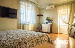 Дом 280м², 3-этажный, участок 6 сот.  