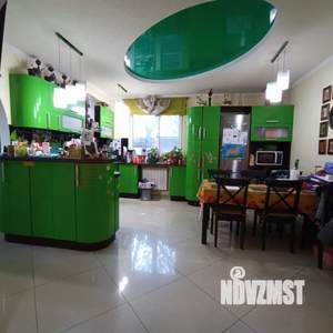 Дом 170м&sup2;, 2-этажный, участок 6 сот.  