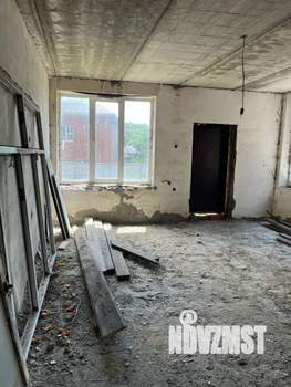 Дом 699м&sup2;, 3-этажный, участок 7 сот.  