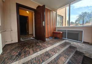 Дом 404м&sup2;, 2-этажный, участок 647 сот.  