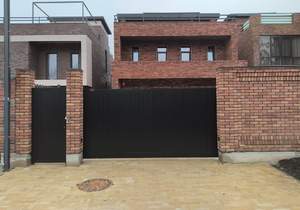 Дом 220м&sup2;, 2-этажный, участок 4 сот.  