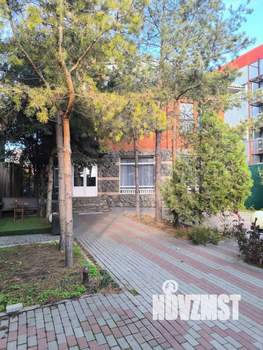 Дом 302м&sup2;, 3-этажный, участок 5 сот.  