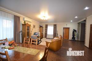 Дом 152м&sup2;, 2-этажный, участок 4 сот.  