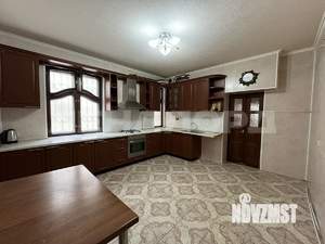 Дом 457м&sup2;, 2-этажный, участок 7 сот.  