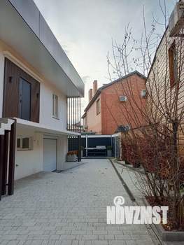 Дом 320м&sup2;, 2-этажный, участок 4 сот.  