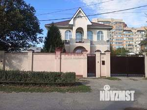 Дом 402м&sup2;, 3-этажный, участок 5 сот.  