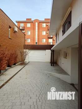 Дом 320м&sup2;, 2-этажный, участок 4 сот.  