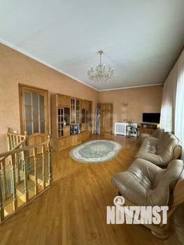 Дом 300м&sup2;, 3-этажный, участок 3 сот.  