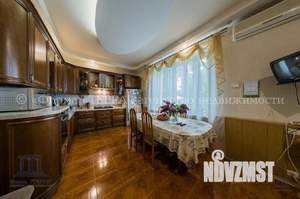 Коттедж 448м², 2-этажный, участок 6 сот.  