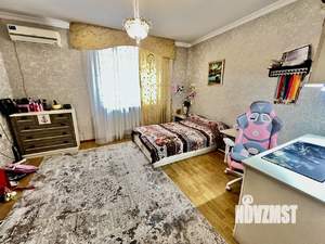 Дом 292м&sup2;, 2-этажный, участок 4 сот.  