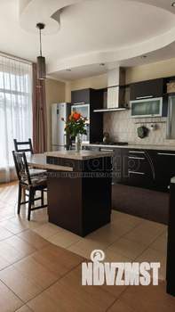 Дом 320м², 3-этажный, участок 6 сот.  