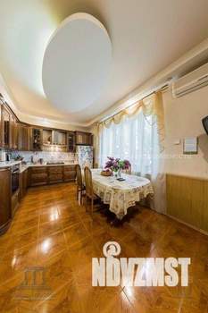 Коттедж 448м², 2-этажный, участок 6 сот.  