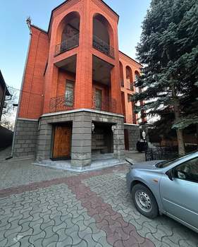 Дом 662м², 3-этажный, участок 7 сот.  