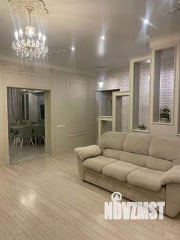 Дом 220м&sup2;, 2-этажный, участок 7 сот.  