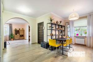 Дом 197м&sup2;, 3-этажный, участок 4 сот.  