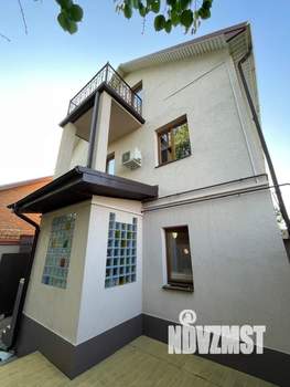 Дом 227м², 3-этажный, участок 3 сот.  