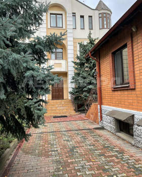 Дом 870м², 4-этажный, участок 2 сот.  