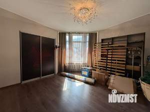 Дом 302м&sup2;, 3-этажный, участок 5 сот.  